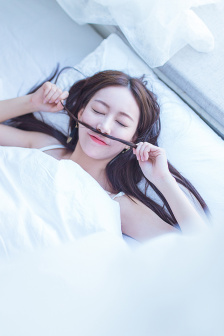 动漫八尺大人被吸乳视频